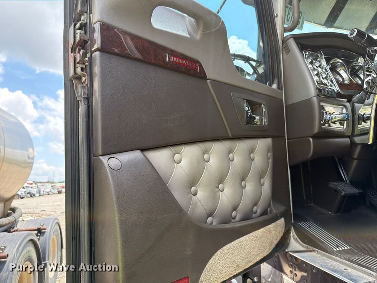 image for item YA4192 2018 Kenworth W900 glider kit semi truck