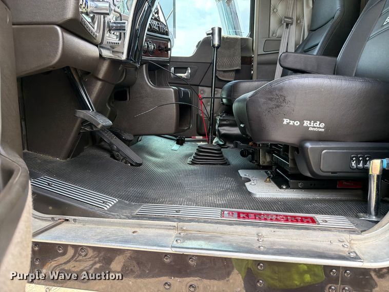 image for item YA4192 2018 Kenworth W900 glider kit semi truck