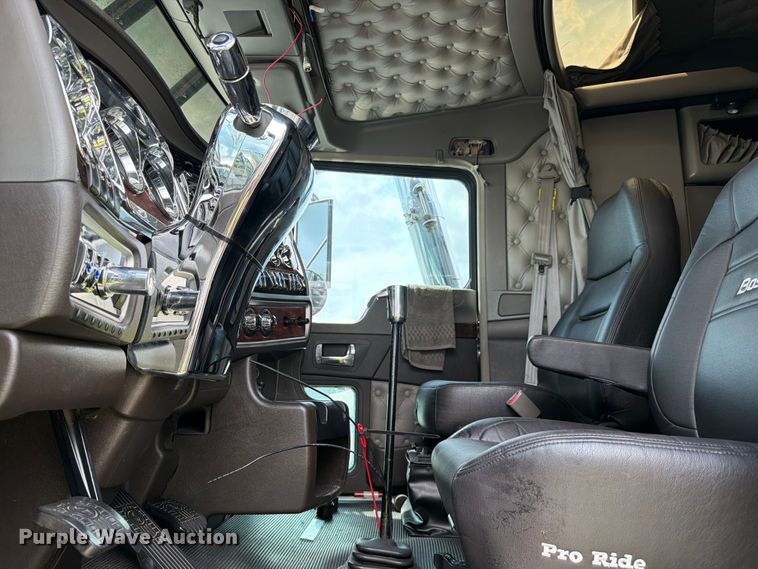 image for item YA4192 2018 Kenworth W900 glider kit semi truck