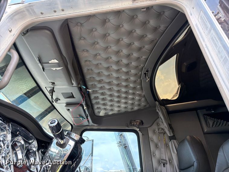 image for item YA4192 2018 Kenworth W900 glider kit semi truck