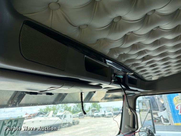 image for item YA4192 2018 Kenworth W900 glider kit semi truck