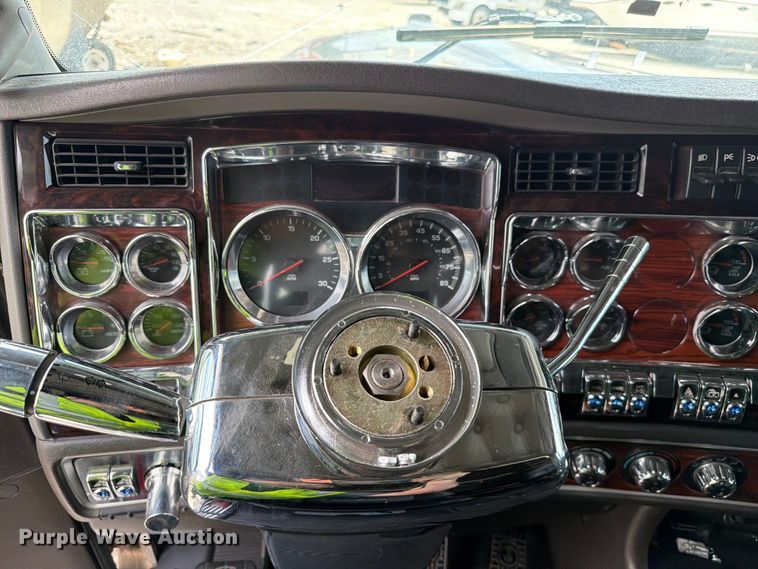 image for item YA4192 2018 Kenworth W900 glider kit semi truck