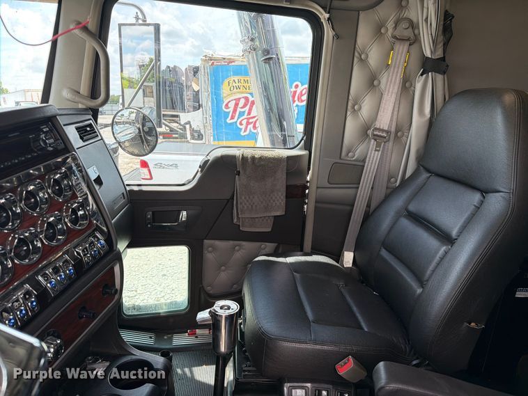 image for item YA4192 2018 Kenworth W900 glider kit semi truck