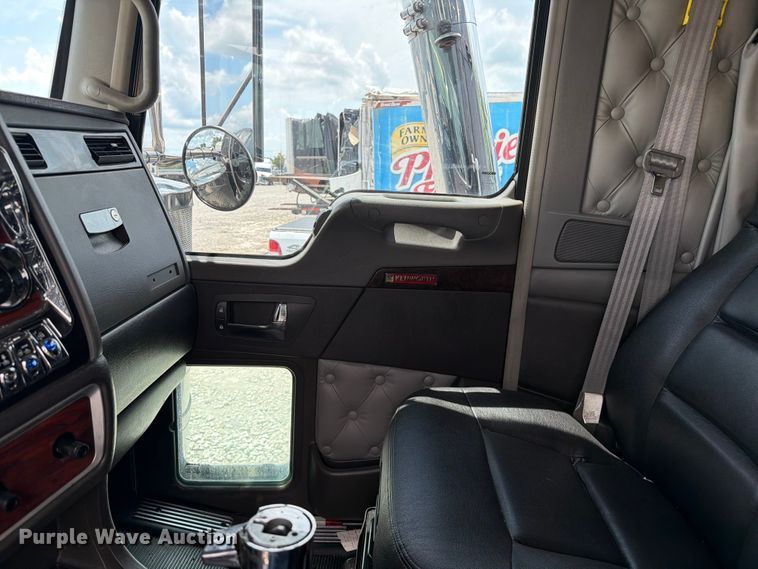 image for item YA4192 2018 Kenworth W900 glider kit semi truck