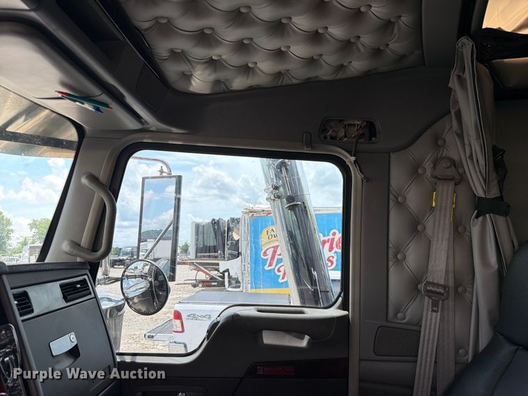image for item YA4192 2018 Kenworth W900 glider kit semi truck