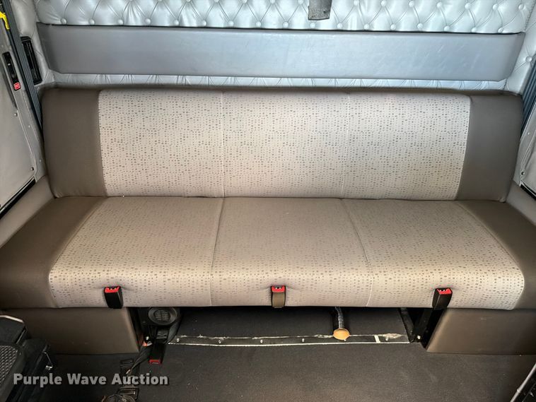 image for item YA4192 2018 Kenworth W900 glider kit semi truck