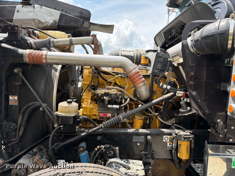 image for item YA4192 2018 Kenworth W900 glider kit semi truck