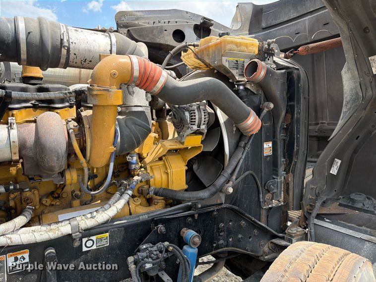image for item YA4192 2018 Kenworth W900 glider kit semi truck