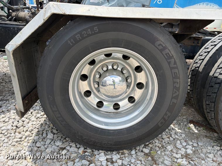 image for item YA4192 2018 Kenworth W900 glider kit semi truck