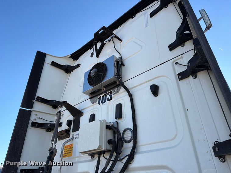 image for item YA4238 2018 Freightliner Cascadia 125 semi truck