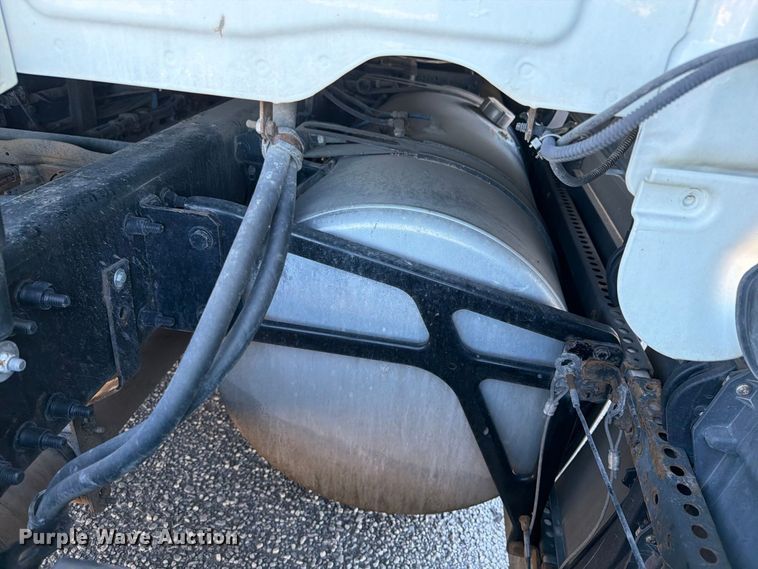 image for item YA4238 2018 Freightliner Cascadia 125 semi truck