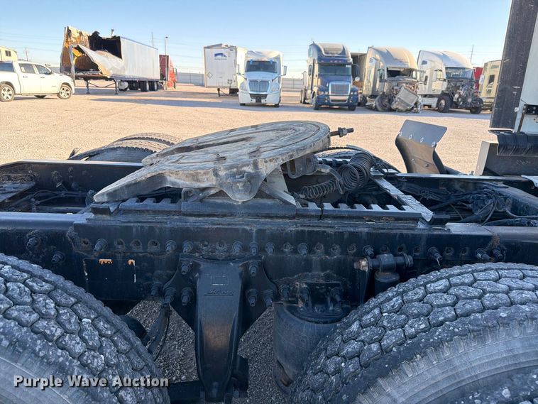image for item YA4238 2018 Freightliner Cascadia 125 semi truck