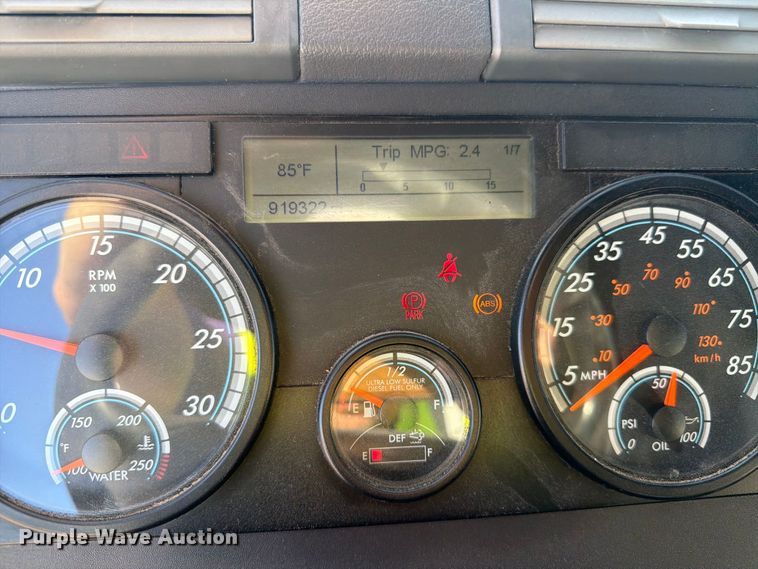 image for item YA4238 2018 Freightliner Cascadia 125 semi truck