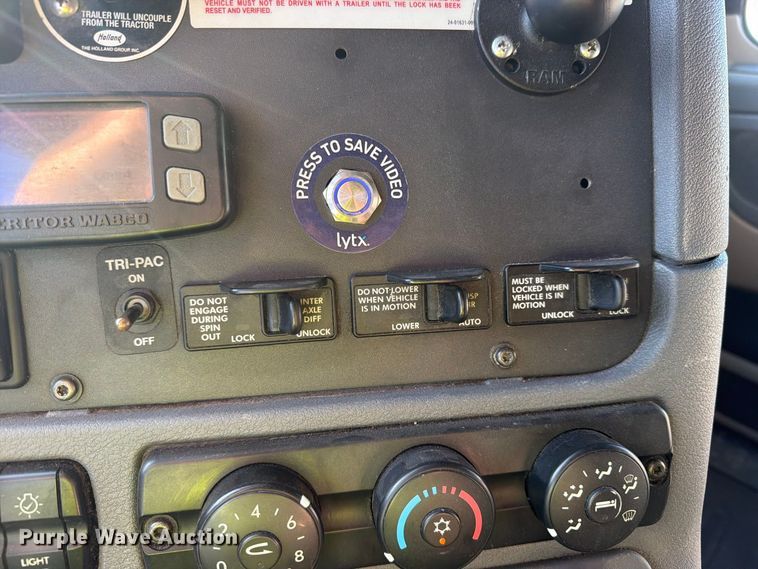 image for item YA4238 2018 Freightliner Cascadia 125 semi truck