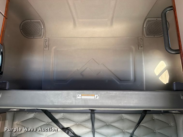 image for item YA4238 2018 Freightliner Cascadia 125 semi truck