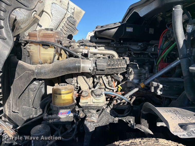 image for item YA4238 2018 Freightliner Cascadia 125 semi truck