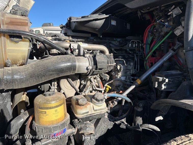 image for item YA4238 2018 Freightliner Cascadia 125 semi truck