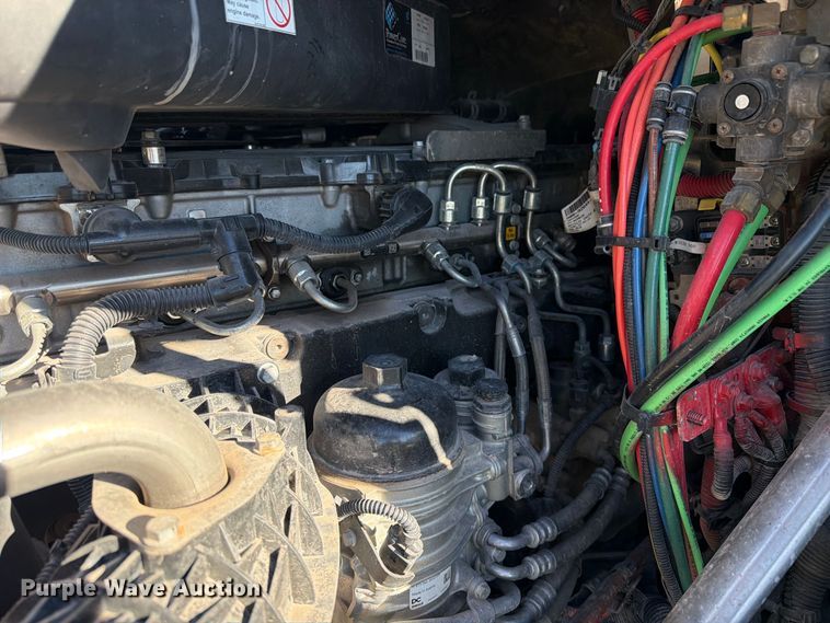 image for item YA4238 2018 Freightliner Cascadia 125 semi truck