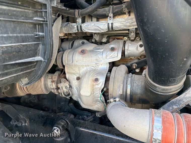 image for item YA4238 2018 Freightliner Cascadia 125 semi truck