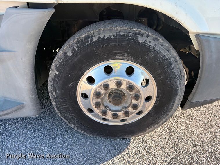 image for item YA4238 2018 Freightliner Cascadia 125 semi truck