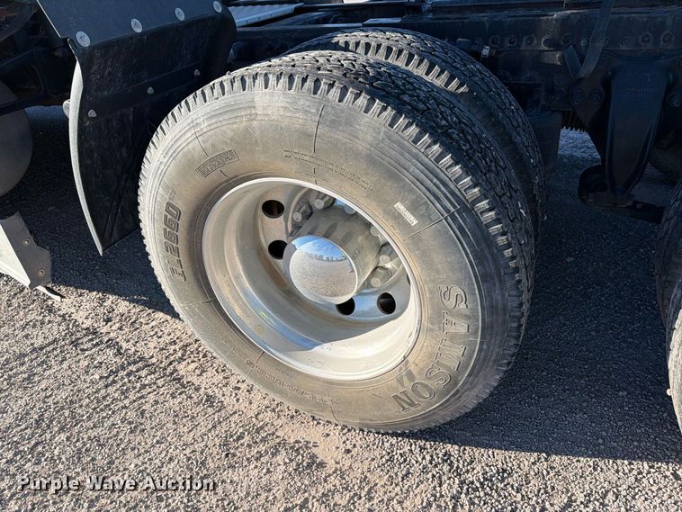 image for item YA4238 2018 Freightliner Cascadia 125 semi truck