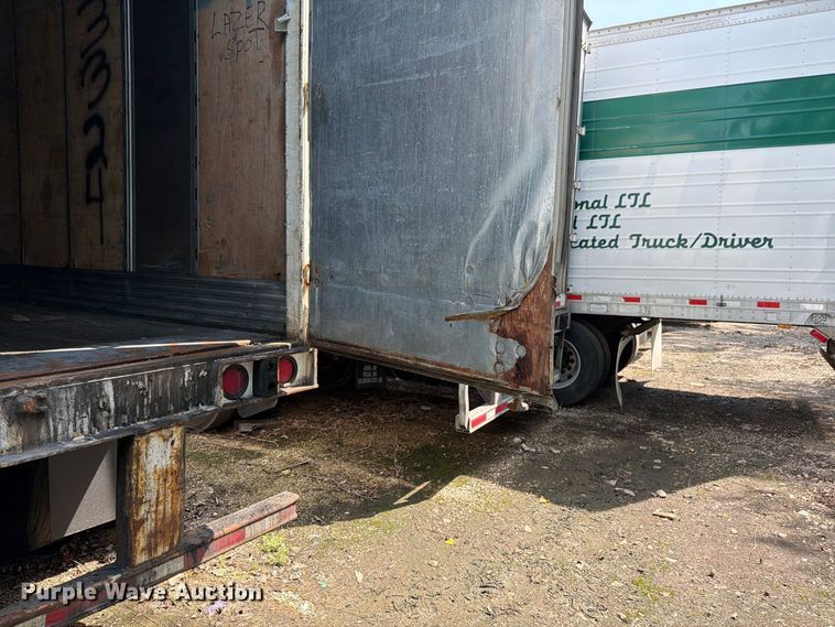 image for item YA4325 2007 Strick dry van trailer