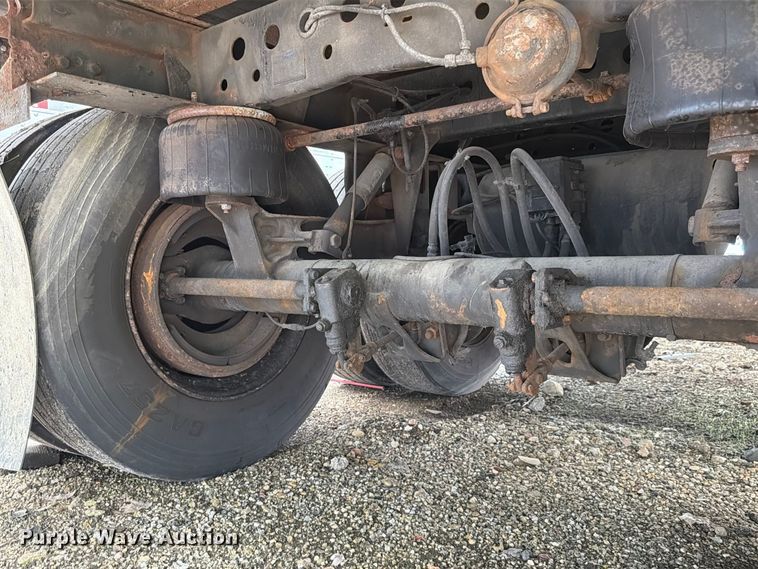 image for item YA4325 2007 Strick dry van trailer