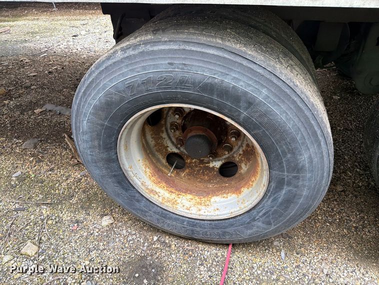 image for item YA4325 2007 Strick dry van trailer