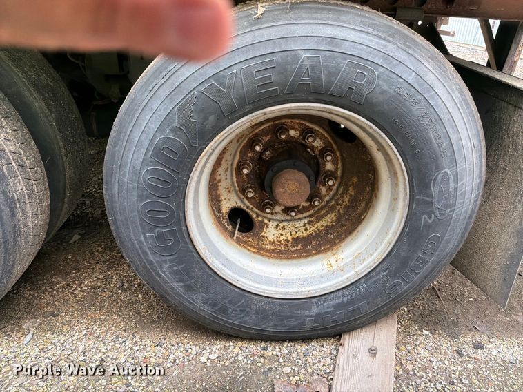 image for item YA4325 2007 Strick dry van trailer