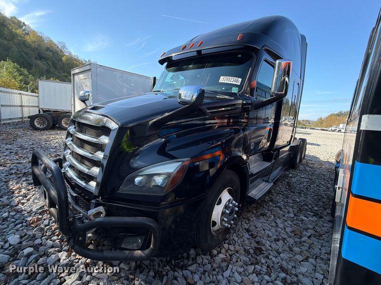 image for item YA4331 2018 Freightliner Cascadia 126 semi truck