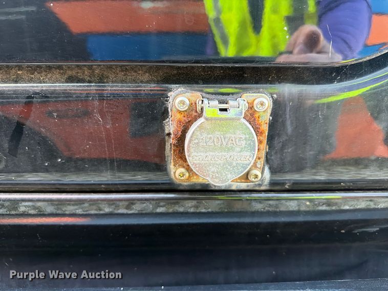 image for item YA4331 2018 Freightliner Cascadia 126 semi truck