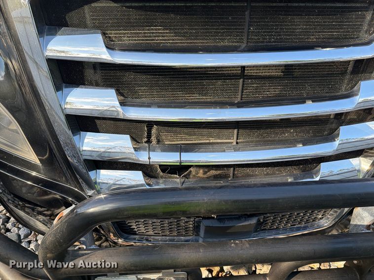 image for item YA4331 2018 Freightliner Cascadia 126 semi truck