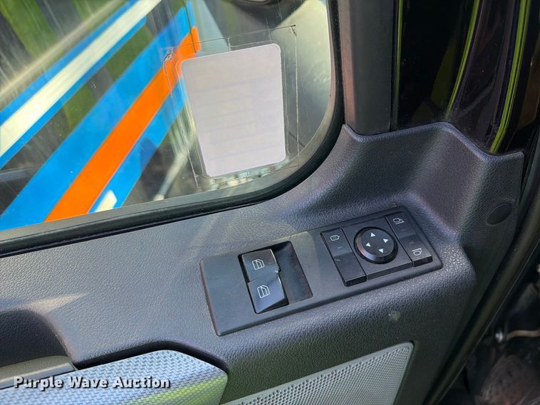 image for item YA4331 2018 Freightliner Cascadia 126 semi truck