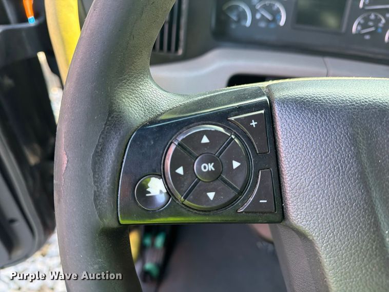 image for item YA4331 2018 Freightliner Cascadia 126 semi truck