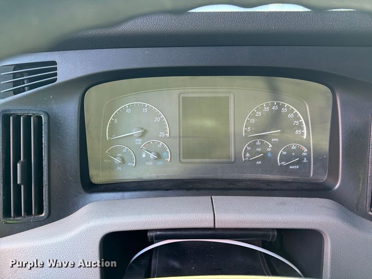 image for item YA4331 2018 Freightliner Cascadia 126 semi truck