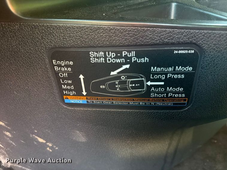 image for item YA4331 2018 Freightliner Cascadia 126 semi truck