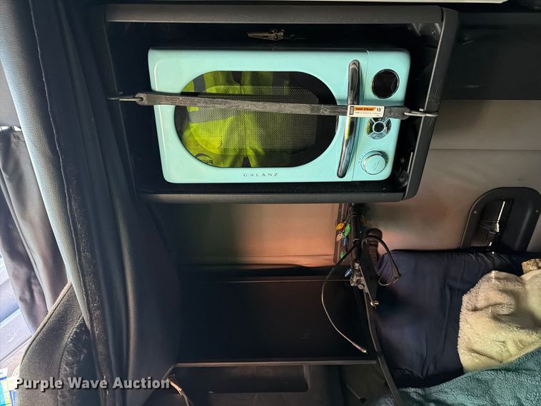 image for item YA4331 2018 Freightliner Cascadia 126 semi truck