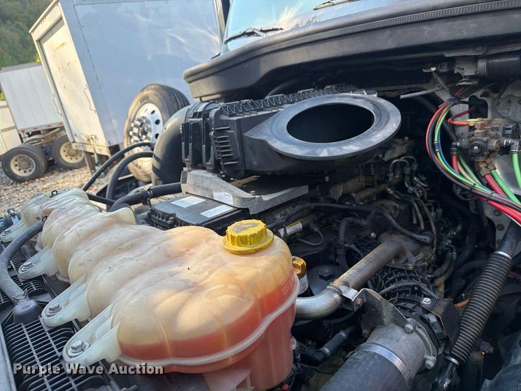 image for item YA4331 2018 Freightliner Cascadia 126 semi truck