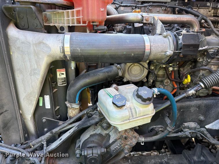 image for item YA4331 2018 Freightliner Cascadia 126 semi truck