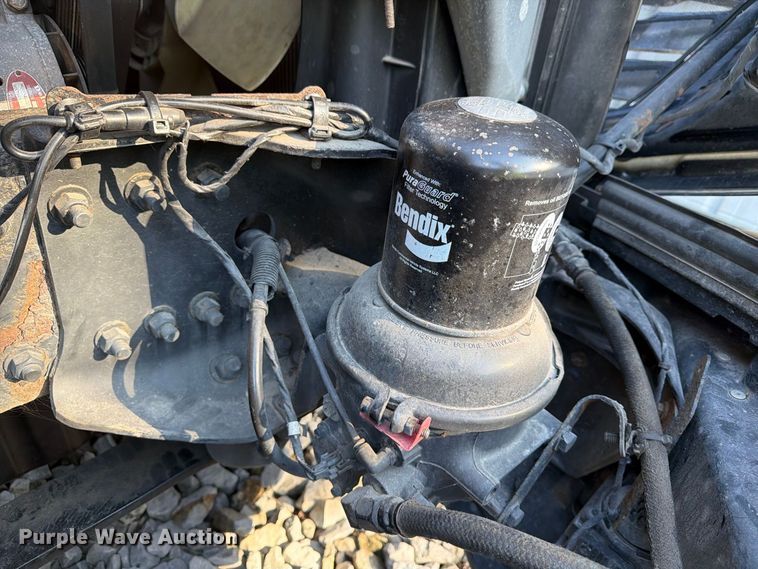 image for item YA4331 2018 Freightliner Cascadia 126 semi truck