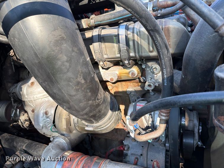 image for item YA4331 2018 Freightliner Cascadia 126 semi truck