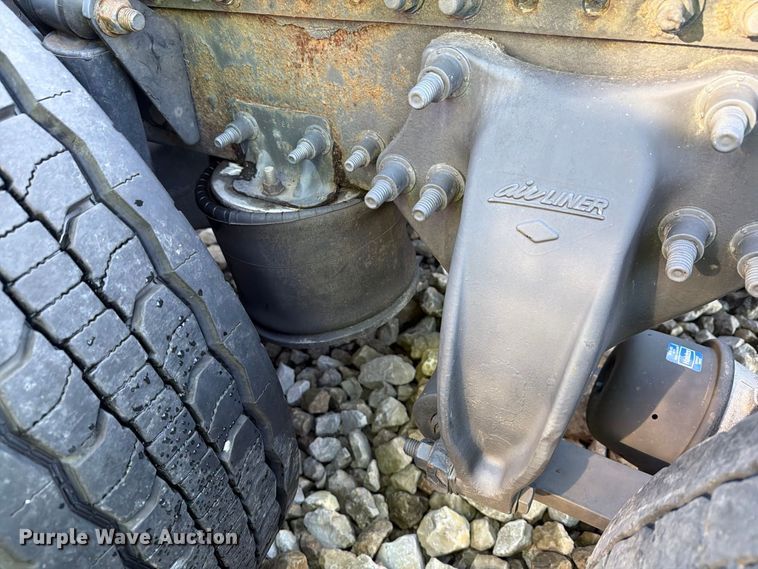 image for item YA4331 2018 Freightliner Cascadia 126 semi truck