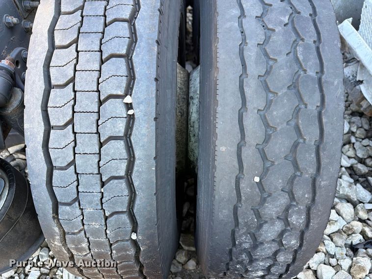 image for item YA4331 2018 Freightliner Cascadia 126 semi truck
