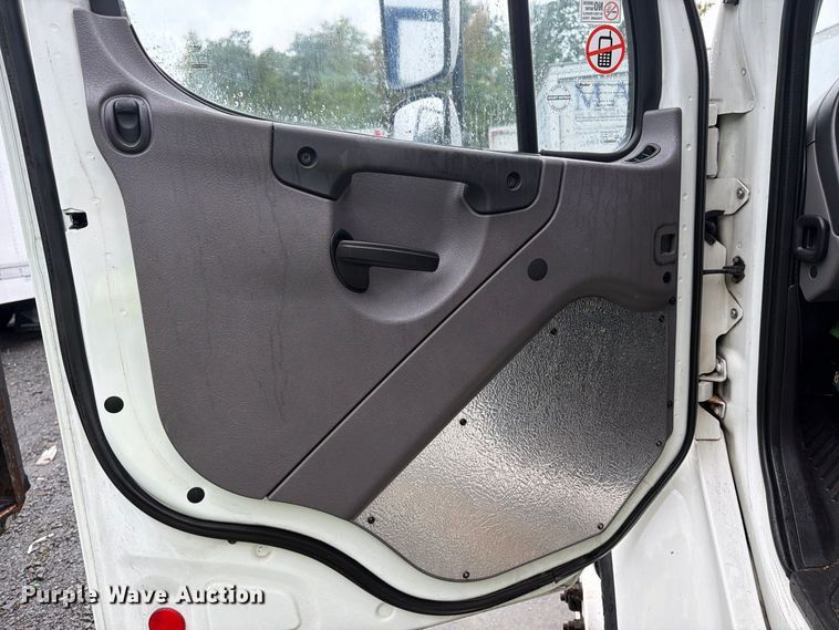 image for item YA4362 2018 Freightliner Business Class M2 box truck