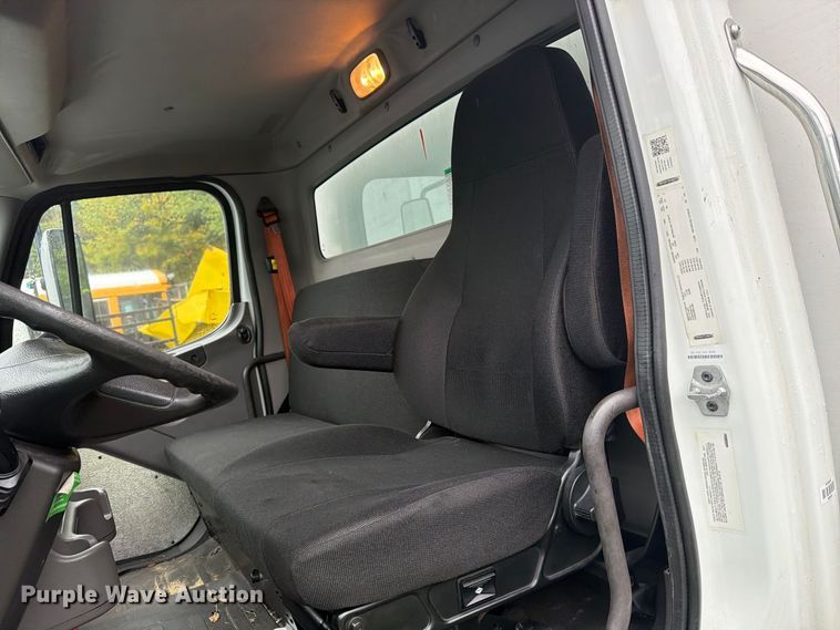 image for item YA4362 2018 Freightliner Business Class M2 box truck