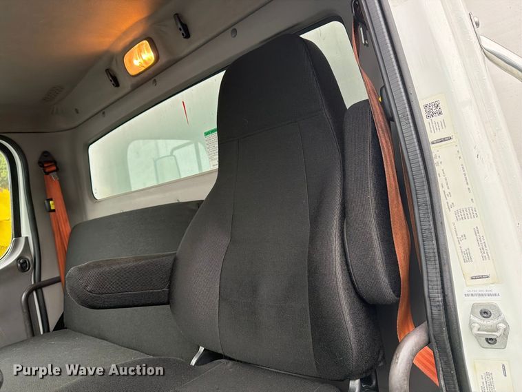 image for item YA4362 2018 Freightliner Business Class M2 box truck