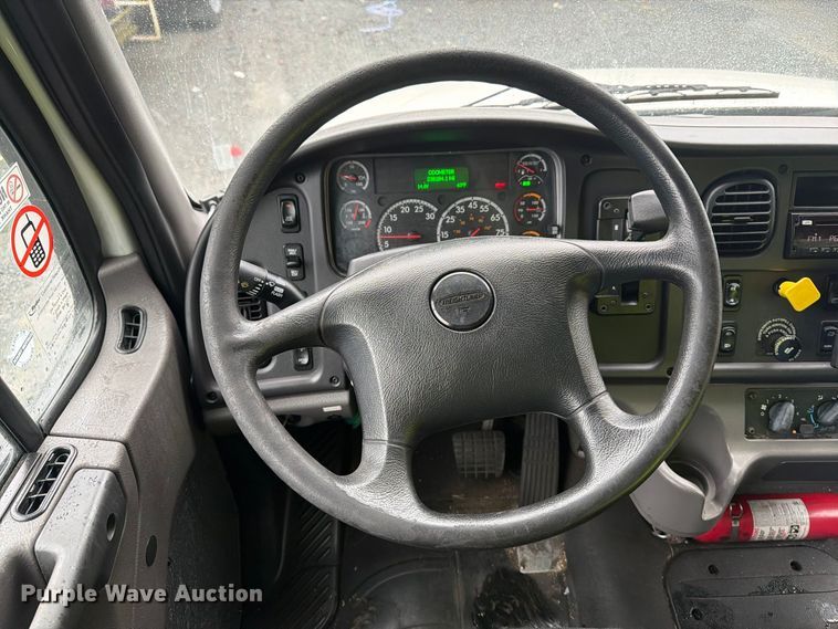 image for item YA4362 2018 Freightliner Business Class M2 box truck