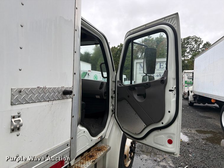 image for item YA4362 2018 Freightliner Business Class M2 box truck