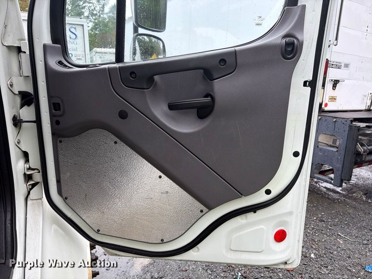 image for item YA4362 2018 Freightliner Business Class M2 box truck