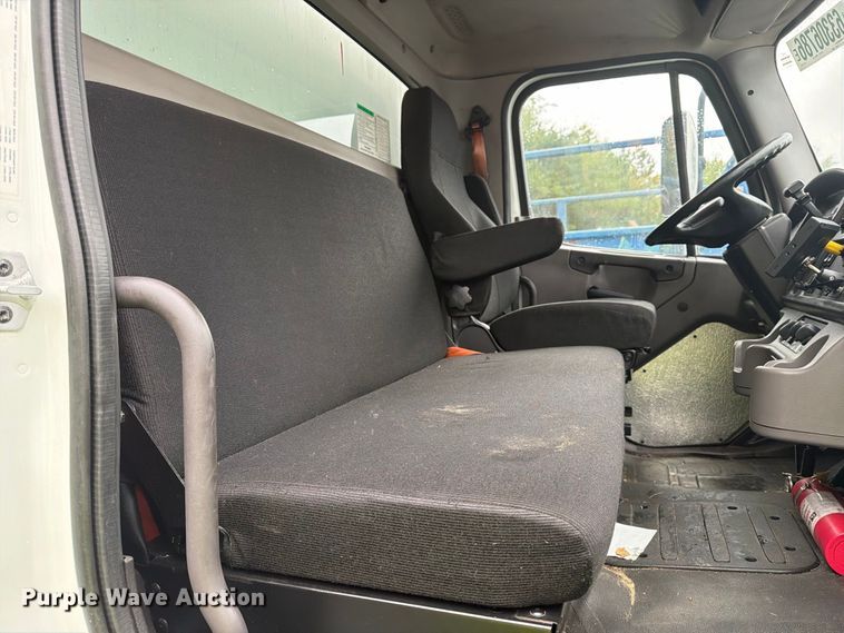 image for item YA4362 2018 Freightliner Business Class M2 box truck
